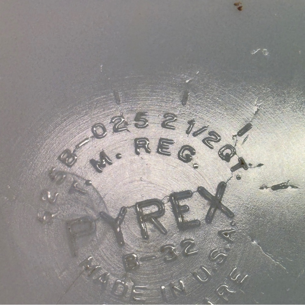 Pyrex 525B-025 Primary Yellow 2 1/2 Qt Square Hostess Ovenware Bowl - Picture 5 of 7